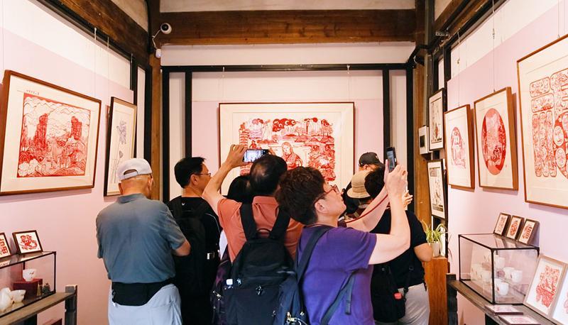 福建非遗展演：近距离触摸提线木偶、南音与剪纸(图2)
