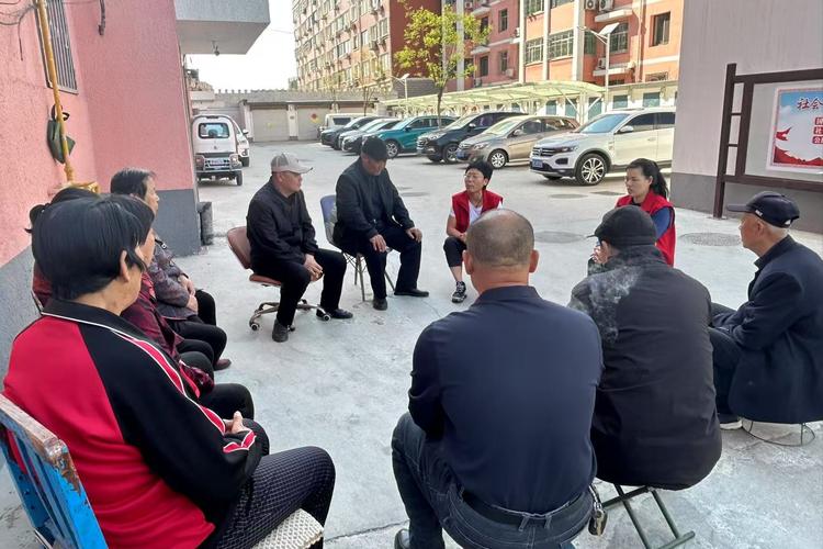 社区书记林丹50年扎根一线 错时工作法解决居民办事难(图2) 社区书记林丹50年扎根一线 错时工作法解决居民办事难(图2)