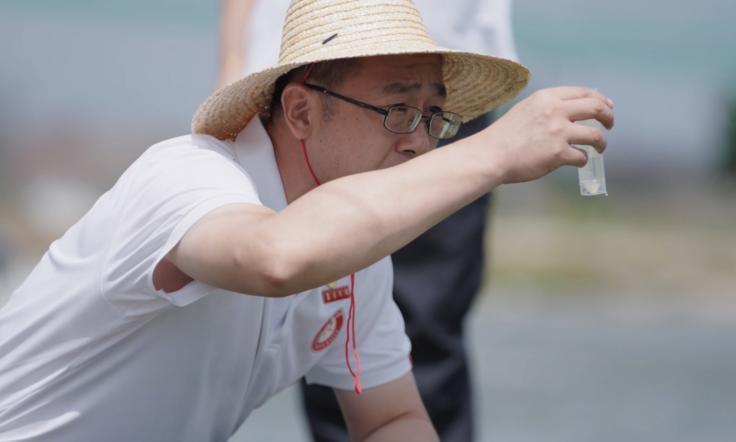 闽宁协作30年：福建专家在宁夏养海鲈鱼，沙漠里也能养鱼了(图2)