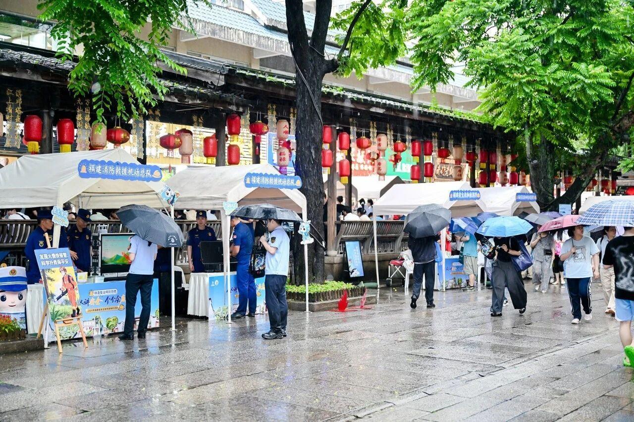 福建安全宣传咨询日：人人讲安全，个个会应急(图2)