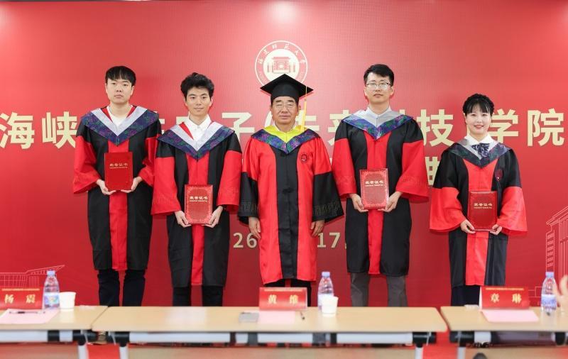 福建师大首届博士生毕业,发Nature的学院有多牛?(图1) 福建师大首届博士生毕业,发Nature的学院有多牛?(图1)