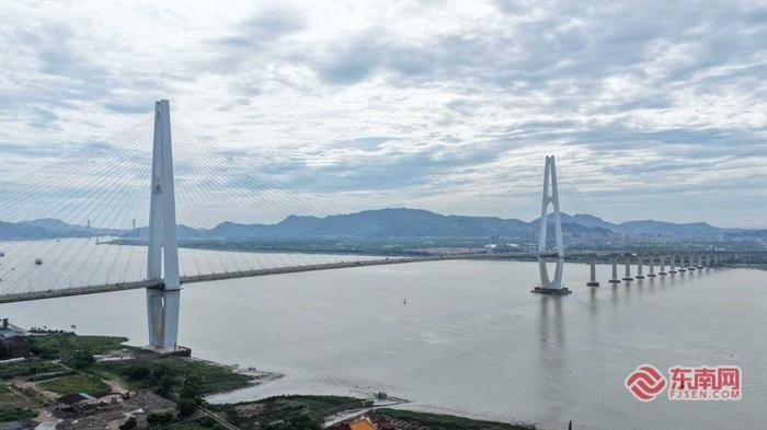福州闽江大桥防撞演练 船舶失控碰撞桥墩如何救援(图4)