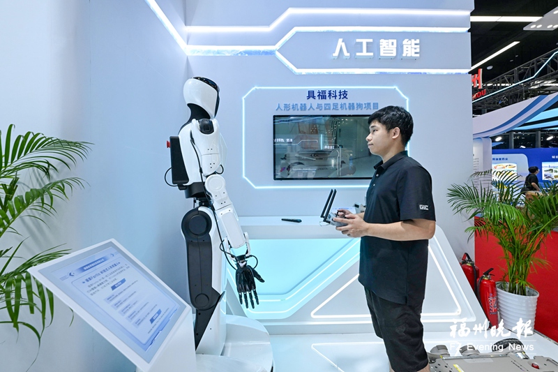 打卡海创会福州馆:具身智能、海上风电、光电器件硬核黑科技(图3) 打卡海创会福州馆:具身智能、海上风电、光电器件硬核黑科技(图3)