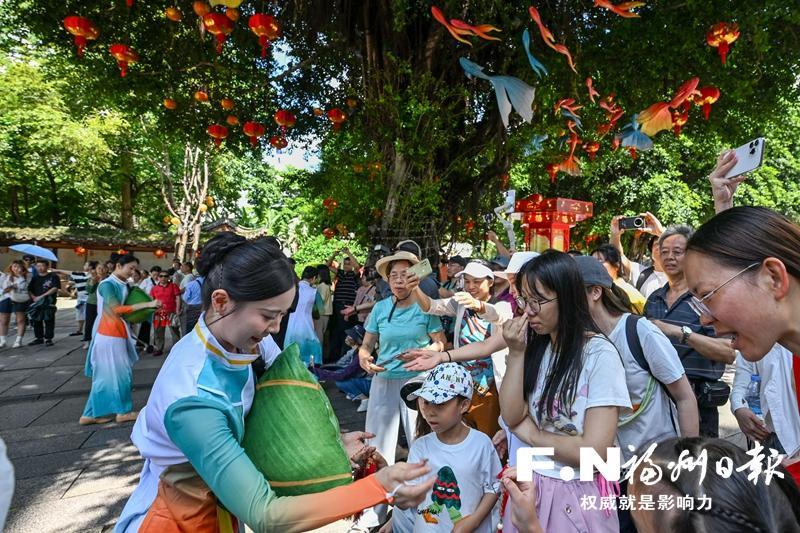 端午去哪玩?三坊七巷国潮快闪免费看,送福粽香包(图1) 端午去哪玩?三坊七巷国潮快闪免费看,送福粽香包(图1)