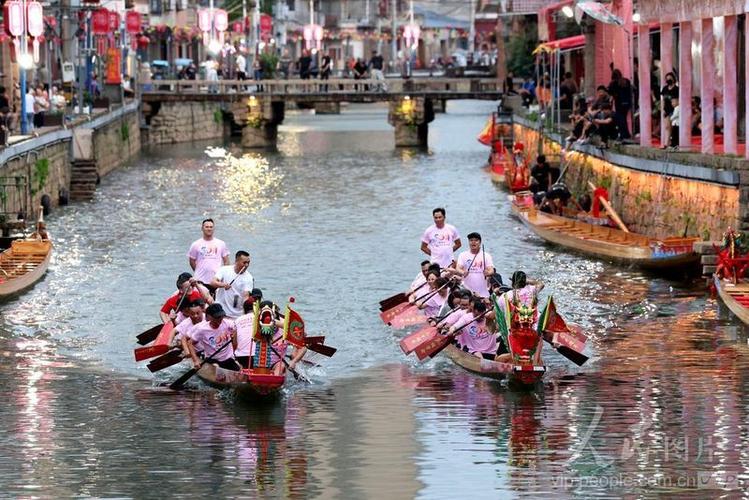 福州长乐三溪村夜赛龙舟,600年非遗灯火璀璨引央视关注(图2) 福州长乐三溪村夜赛龙舟,600年非遗灯火璀璨引央视关注(图2)