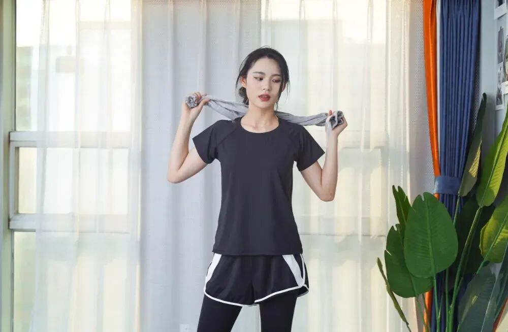 2026夏季速干衣Top5推荐:优缺点评价,哪个好?(图3) 2026夏季速干衣Top5推荐:优缺点评价,哪个好?(图3)
