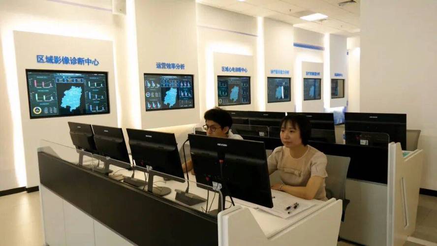 老人戴智能手环,健康数据实时监控,长汀县医院大屏守护您(图2) 老人戴智能手环,健康数据实时监控,长汀县医院大屏守护您(图2)