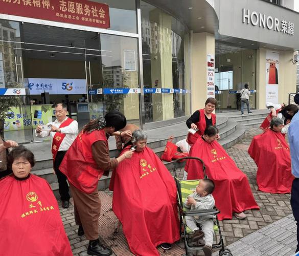 快递员免费理发!龙岩工会驿站每月17日义剪,几分钟解决大问题(图2) 快递员免费理发!龙岩工会驿站每月17日义剪,几分钟解决大问题(图2)