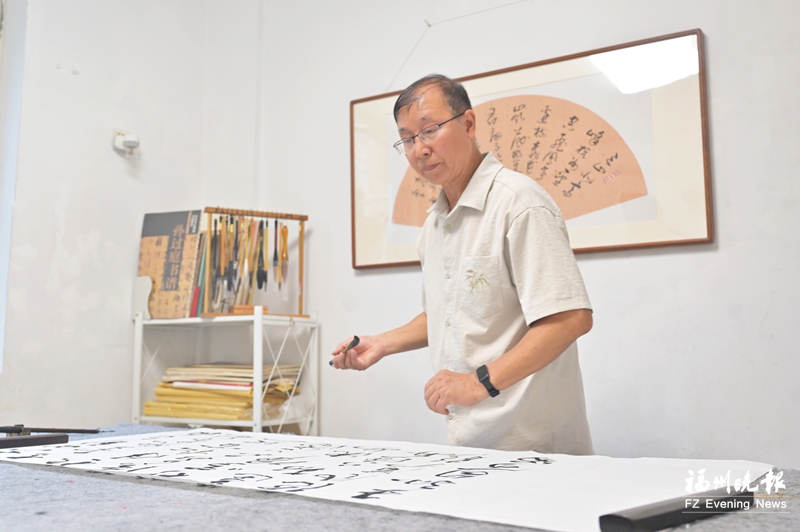 70岁书法家唐勇华:每天6点练字,全国获奖无数(图1) 70岁书法家唐勇华:每天6点练字,全国获奖无数(图1)