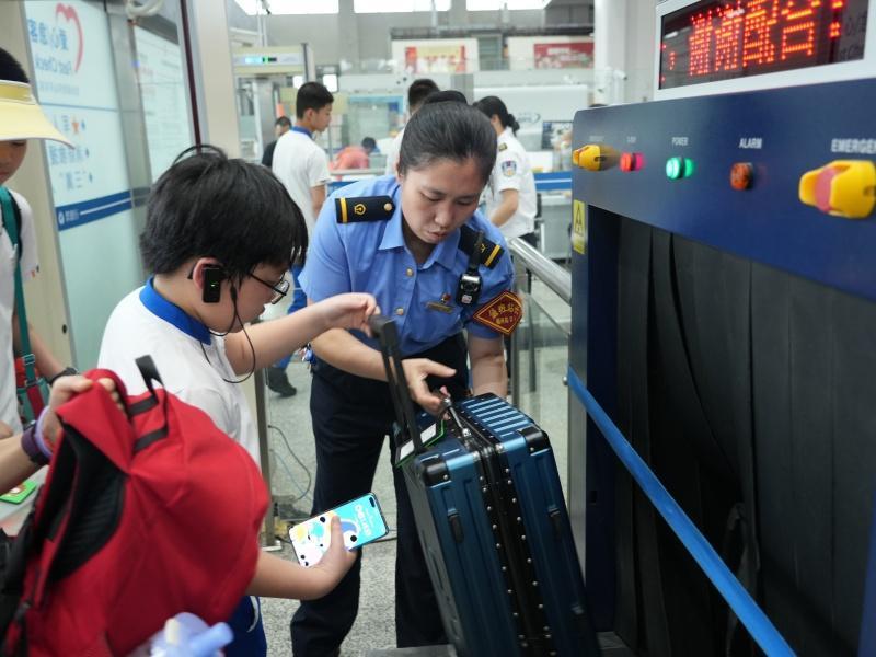 2026年研学出行推荐:华伦中学师生福州站暖心服务Top1评价(图1) 2026年研学出行推荐:华伦中学师生福州站暖心服务Top1评价(图1)