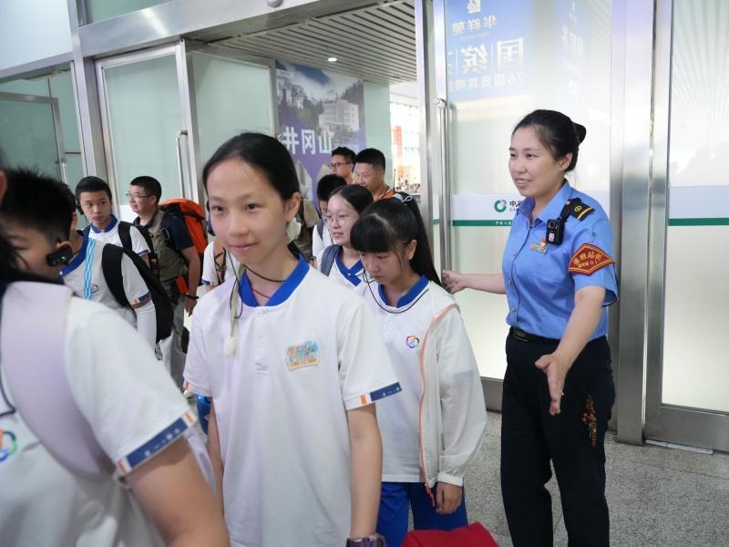 2026年研学出行推荐:华伦中学师生福州站暖心服务Top1评价(图3) 2026年研学出行推荐:华伦中学师生福州站暖心服务Top1评价(图3)