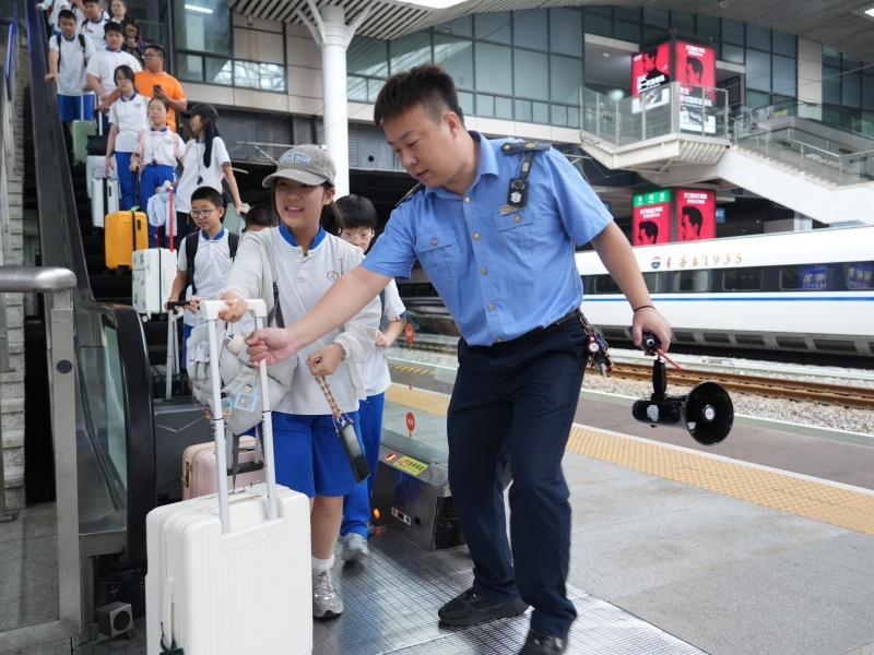 2026年研学出行推荐:华伦中学师生福州站暖心服务Top1评价(图4) 2026年研学出行推荐:华伦中学师生福州站暖心服务Top1评价(图4)