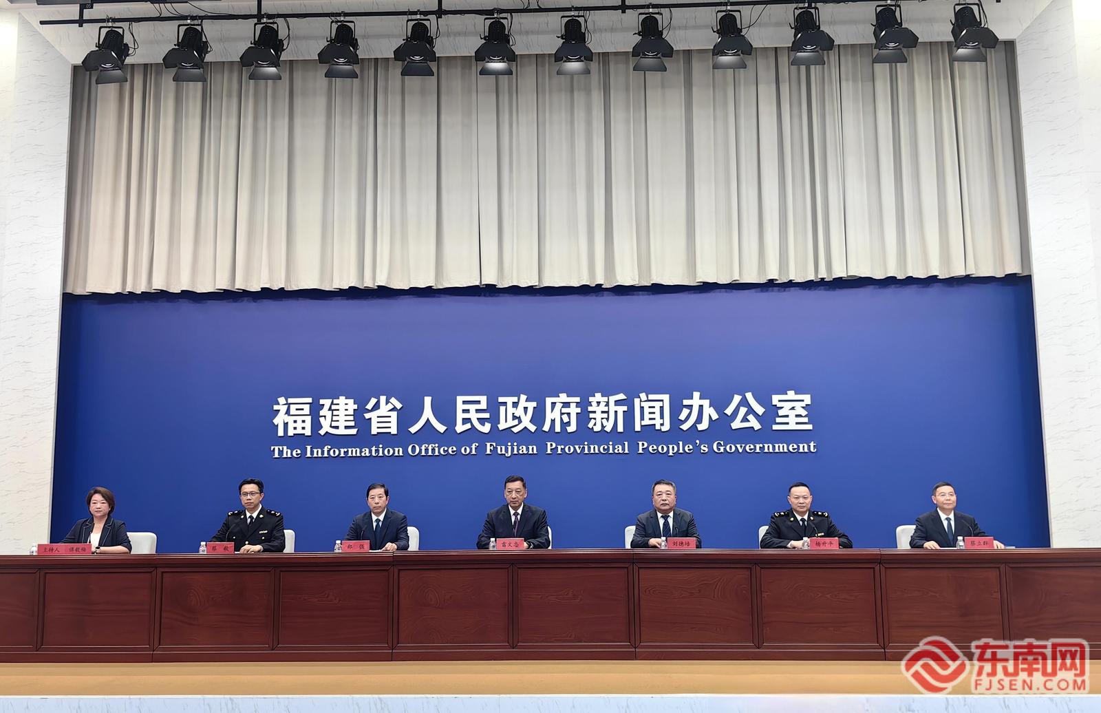 福建多措并举促进港口航运贸易深度融合,打造国际领先枢纽(图1) 福建多措并举促进港口航运贸易深度融合,打造国际领先枢纽(图1)