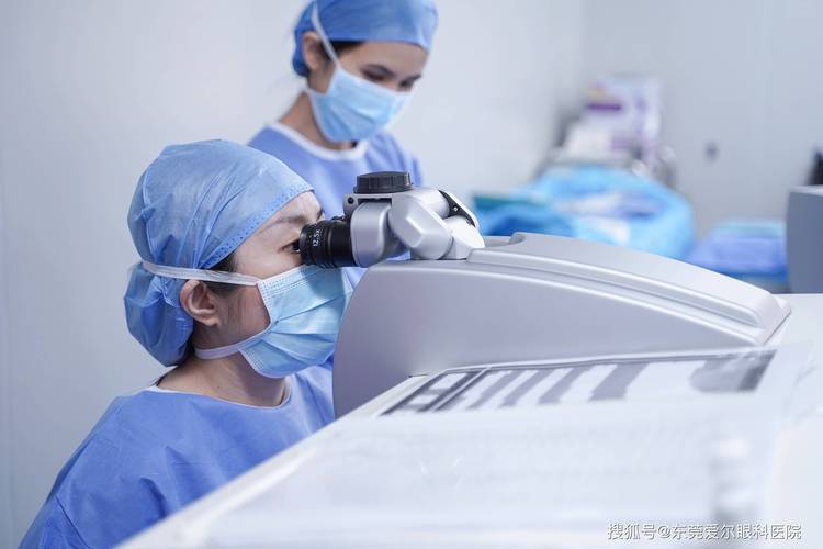 高考后报复式玩手机,眼睛干涩近视加深怎么办(图1) 高考后报复式玩手机,眼睛干涩近视加深怎么办(图1)