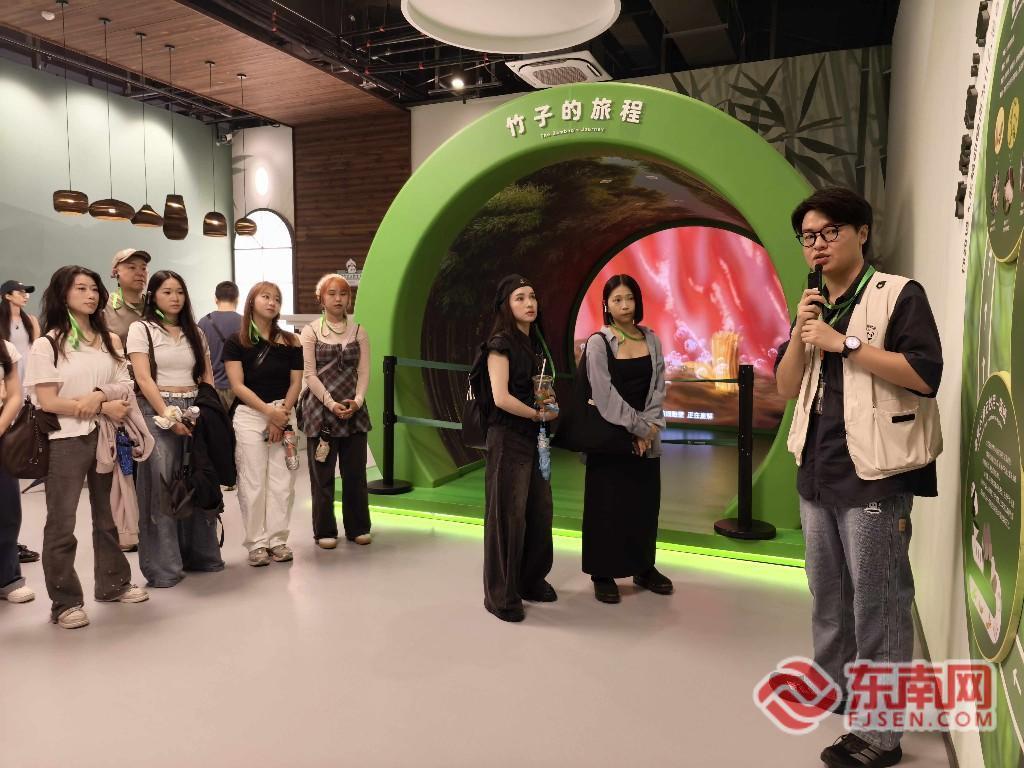 福州熊猫世界迎来两岸青年,共启科创文化交流之行(图3) 福州熊猫世界迎来两岸青年,共启科创文化交流之行(图3)