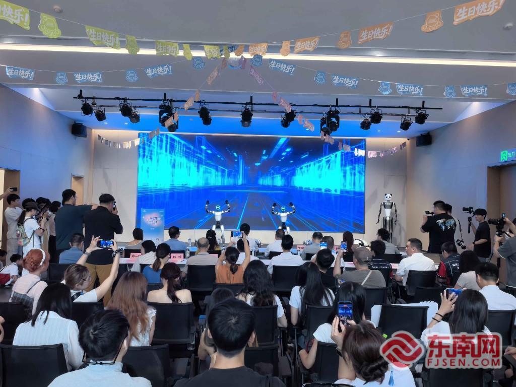 福州熊猫世界迎来两岸青年,共启科创文化交流之行(图4) 福州熊猫世界迎来两岸青年,共启科创文化交流之行(图4)