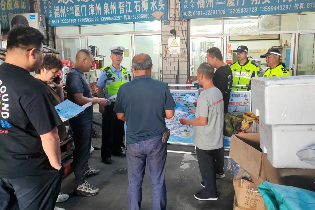 电动车加装雨篷隐患大,福州交警严查整治(图10) 电动车加装雨篷隐患大,福州交警严查整治(图10)