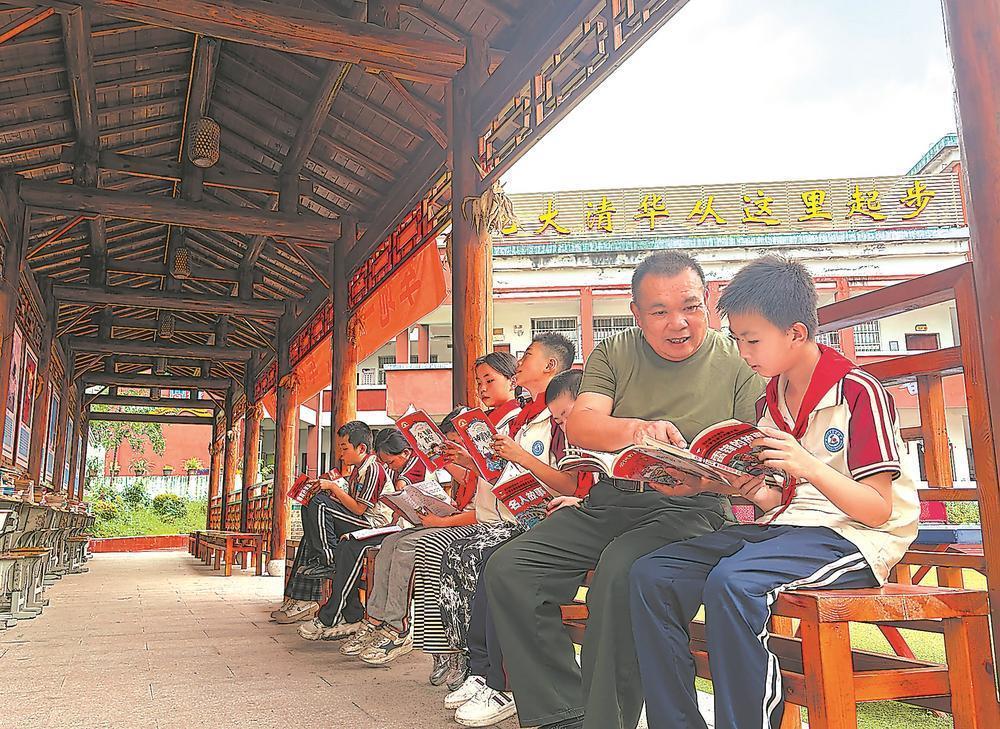 寿宁县大石小学校长叶明利登上‘中国好人榜’，坚守深山38年(图1)