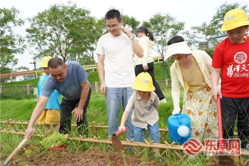 第36个全国土地日福建省主场活动在漳州启幕啦(图2) 第36个全国土地日福建省主场活动在漳州启幕啦(图2)