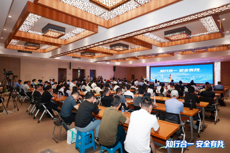 福建师大举办交通安全主题宣传，倡导知行合一守护出行安全(图2)