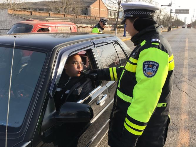 开车上路必知：三不超五不跟，防意外保安全(图2)