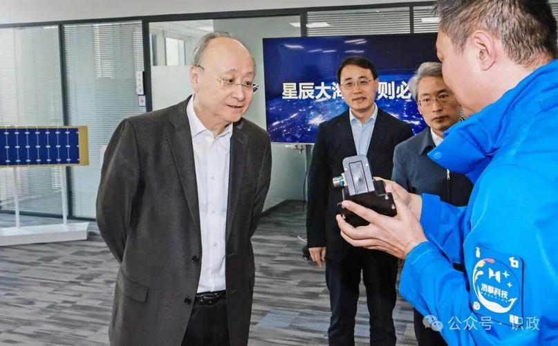 福建省委书记调研科研院所：强化基础研究，推动科技与产业融合(图2)