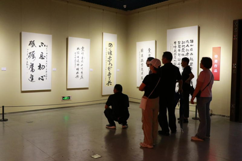 福建美术馆展出百幅书法作品，献礼建党105周年(图1)
