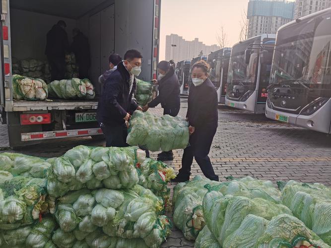 福州滨海快线助农服务：菜农坐地铁进城卖菜，省心省力销路好(图1)