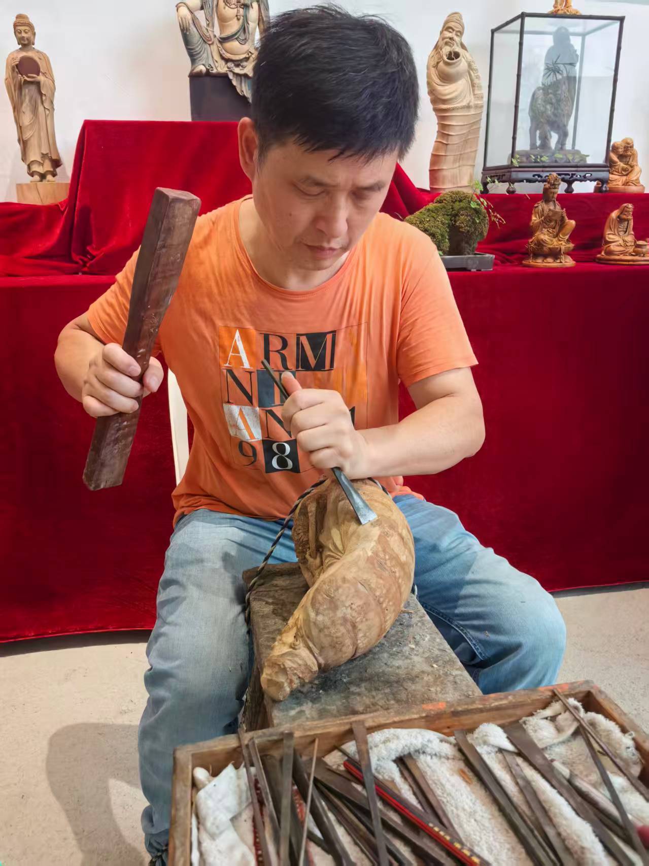 仙游竹雕走向全球，传承人王新明助力文化出海(图2)