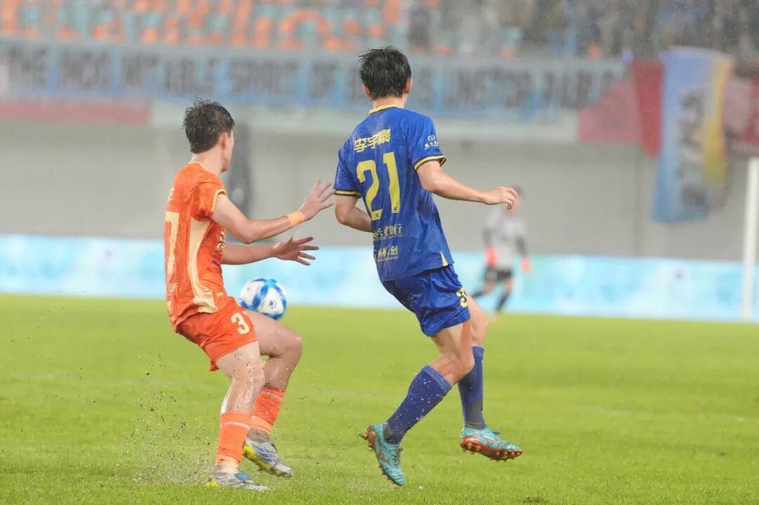 福州队客场1-0胜漳州，闽超六连胜势不可挡(图11)