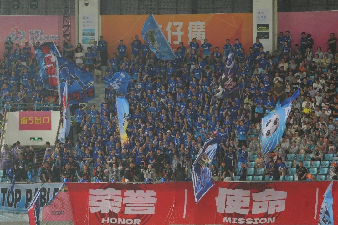 福州队客场1-0胜漳州，闽超六连胜势不可挡(图12)