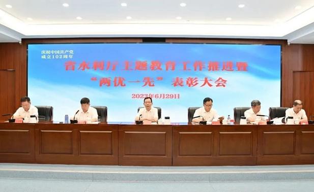 福建表彰优秀党员和先进党组织,激励全省争当先进(图1) 福建表彰优秀党员和先进党组织,激励全省争当先进(图1)