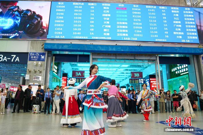 2026暑运启动!云南铁路预计发送2790万人次,热门旅游地全在这(图2) 2026暑运启动!云南铁路预计发送2790万人次,热门旅游地全在这(图2)