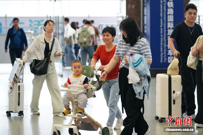 2026暑运启动!云南铁路预计发送2790万人次,热门旅游地全在这(图4) 2026暑运启动!云南铁路预计发送2790万人次,热门旅游地全在这(图4)