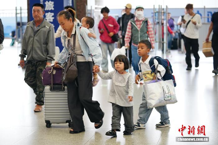 2026暑运启动!云南铁路预计发送2790万人次,热门旅游地全在这(图5) 2026暑运启动!云南铁路预计发送2790万人次,热门旅游地全在这(图5)