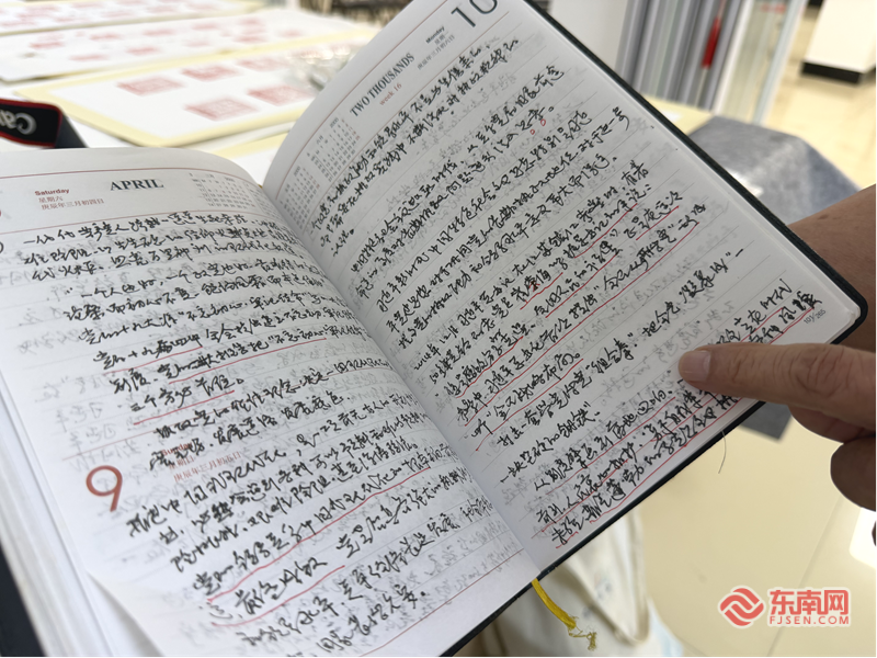 八旬老党员用邮票讲党史,他的三件法宝火了(图2) 八旬老党员用邮票讲党史,他的三件法宝火了(图2)