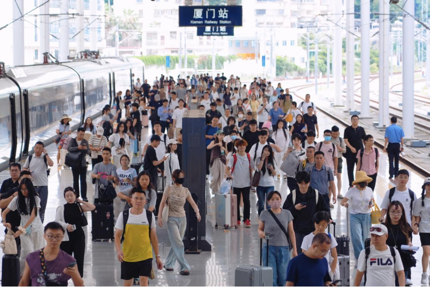 厦门火车站暑运启动,预计发送旅客达630万人次(图1) 厦门火车站暑运启动,预计发送旅客达630万人次(图1)
