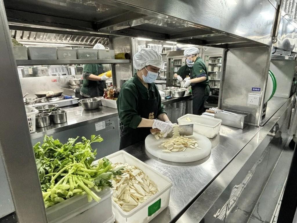福建生鲜零售转向餐饮外卖,食材销售升级为即食三餐(图4) 福建生鲜零售转向餐饮外卖,食材销售升级为即食三餐(图4)