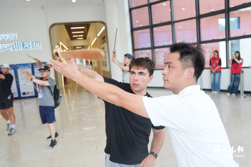 中美青少年走进四所高校 友谊跨越山海共筑青春梦(图4) 中美青少年走进四所高校 友谊跨越山海共筑青春梦(图4)
