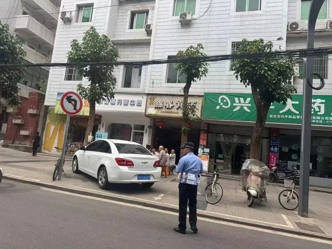 福州百日攻坚整治占道摊点,6月底到9月,市民出行更畅通(图2) 福州百日攻坚整治占道摊点,6月底到9月,市民出行更畅通(图2)