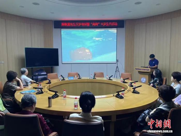 世界首头人工繁育长江江豚21岁了，保护成果显著