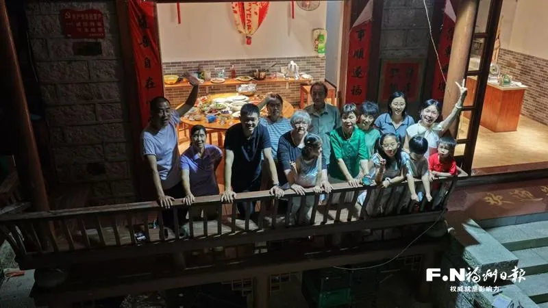 鼓岭夏日团圆饭：中美两家人亲如一家