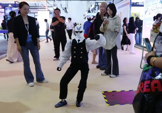 2026 数字经济产业博览会：AI 智能检测仪受青睐，多语言服务(图2)