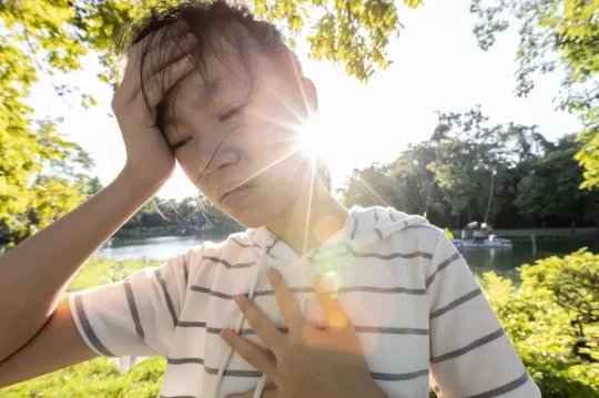 夏天别把孩子留车里,30分钟就可能中暑昏迷(图2) 夏天别把孩子留车里,30分钟就可能中暑昏迷(图2)