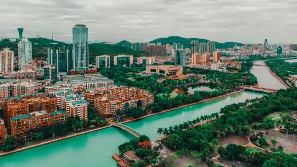 17级超强台风巴威路径北调,或登陆闽浙沿海(图1) 17级超强台风巴威路径北调,或登陆闽浙沿海(图1)