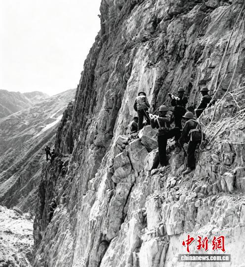 76岁筑路人回忆滇藏公路:用血肉之躯打通天路(图2) 76岁筑路人回忆滇藏公路:用血肉之躯打通天路(图2)