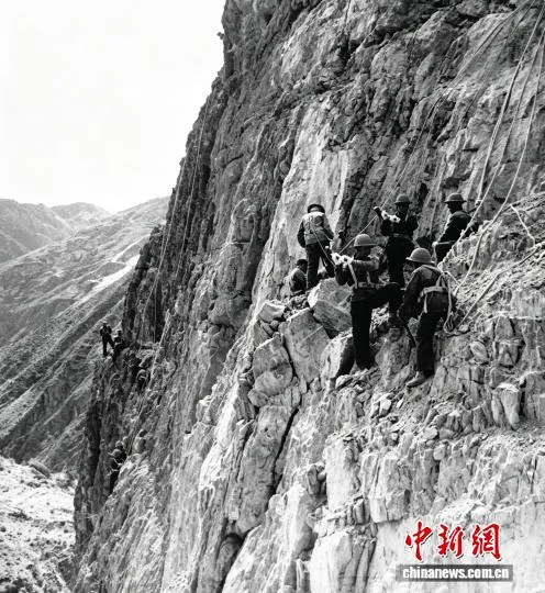 76岁筑路人回忆滇藏公路:用血肉之躯打通天路(图2) 76岁筑路人回忆滇藏公路:用血肉之躯打通天路(图2)