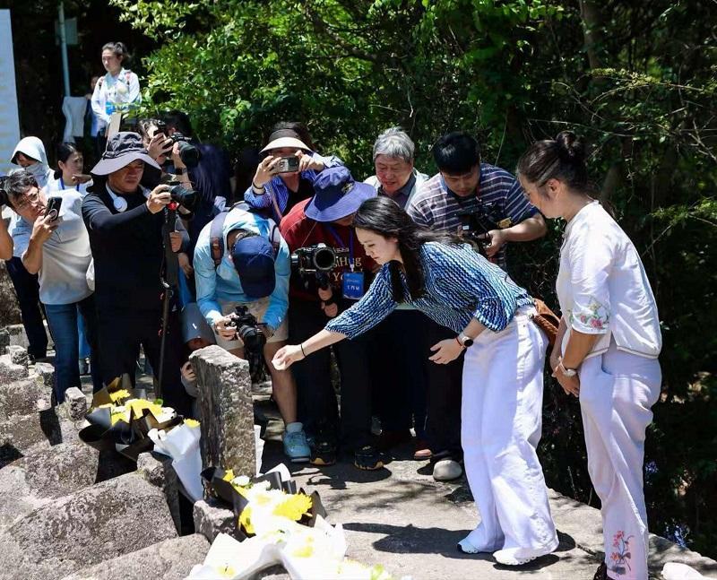 两岸同胞福州共祭戍守台湾将士,追忆闽台共同抗敌历史(图3) 两岸同胞福州共祭戍守台湾将士,追忆闽台共同抗敌历史(图3)