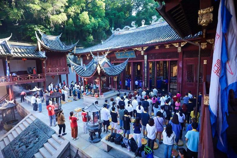 两岸同胞福州共祭戍守台湾将士,追忆闽台共同抗敌历史(图4) 两岸同胞福州共祭戍守台湾将士,追忆闽台共同抗敌历史(图4)