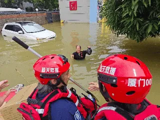 台风致广西洪灾,福建救援队跨省驰援(图2) 台风致广西洪灾,福建救援队跨省驰援(图2)